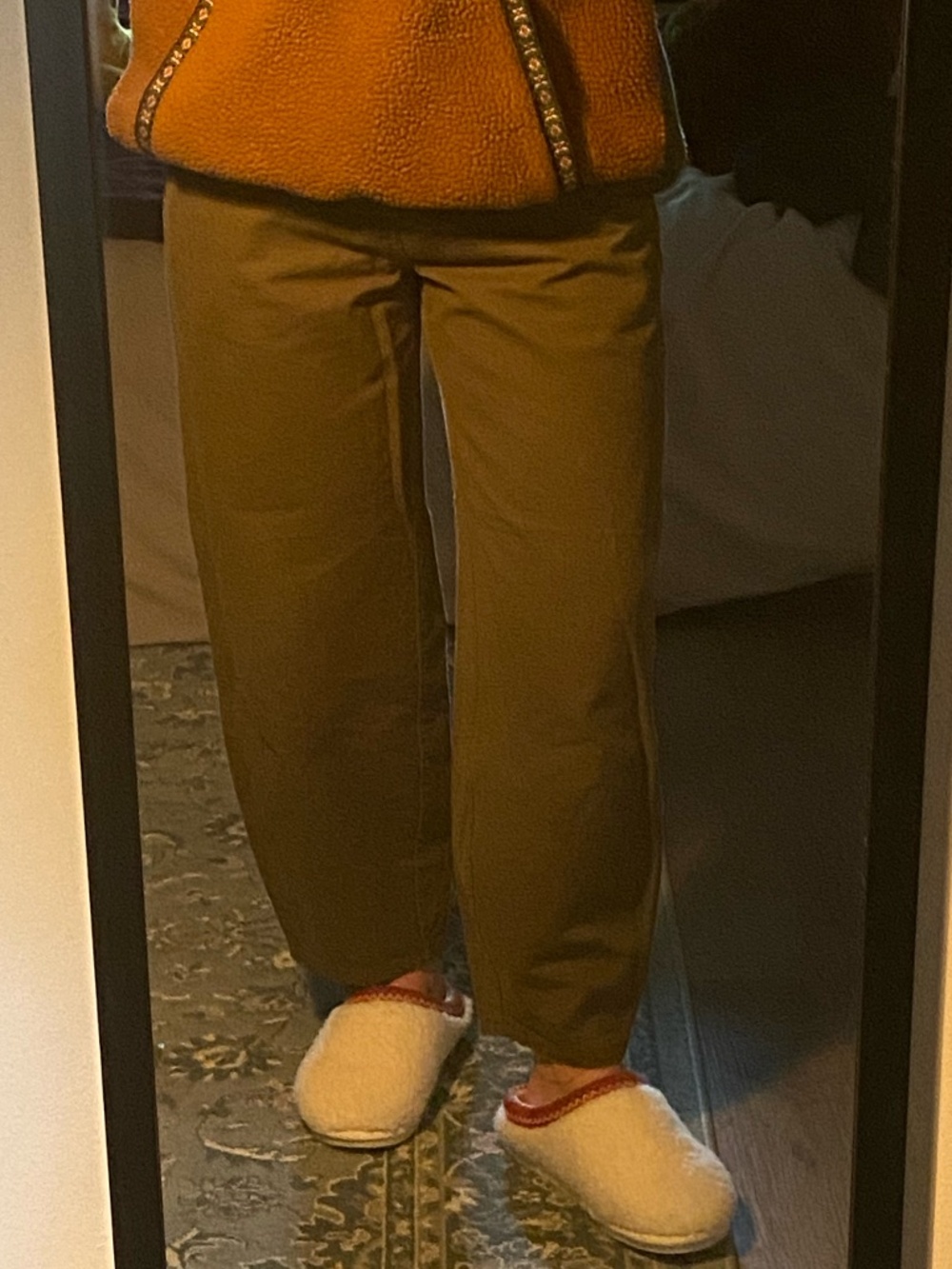 Barrel leg trousers
